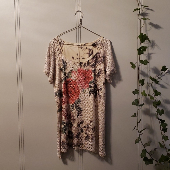 Women's shirt - Picture 1 of 3